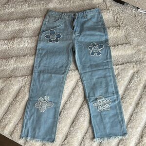 Floral Embroidered Light Blue Jeans size L (equiv to size 8)